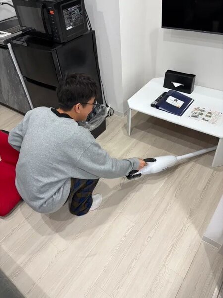 掃除機がけの様子