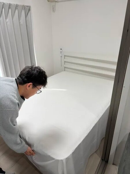 ベッド最終仕上げの様子